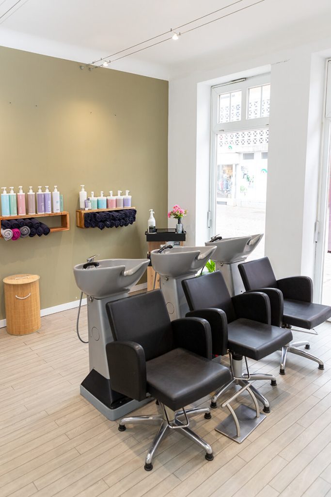 Friseursalon rundum brillant